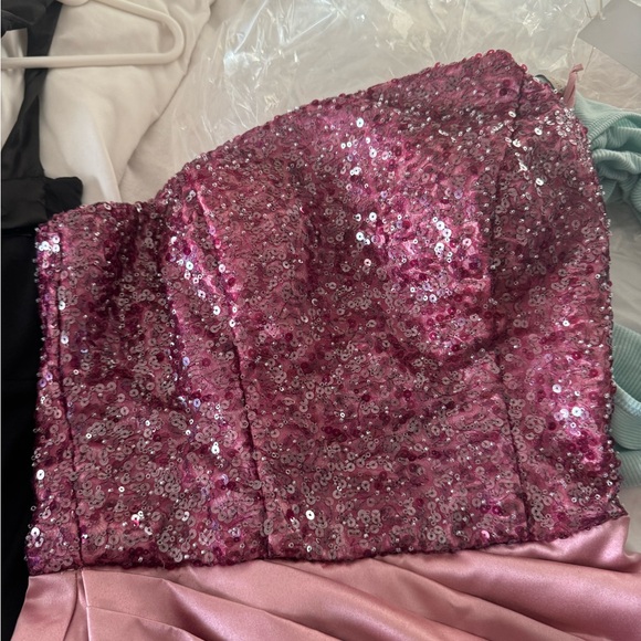 Beautiful pink dress - Picture 5 of 7